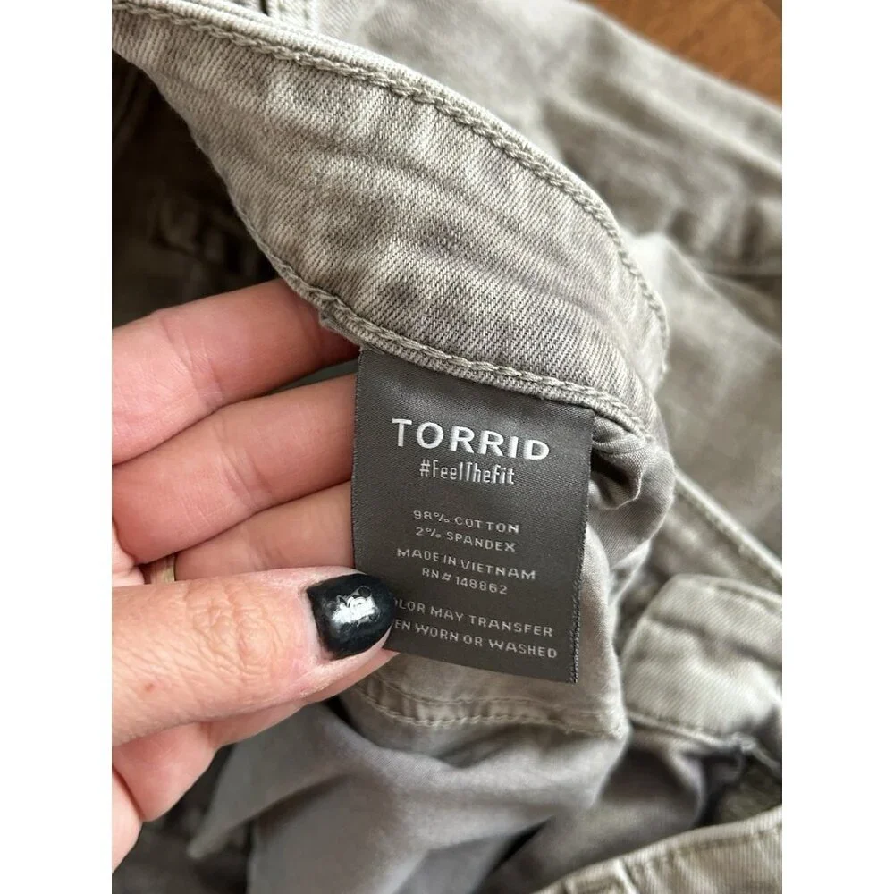 Torrid Size 24 Boyfriend Vintage Stretch Mid-Rise 5 Inch‎ Jean Shorts Smokestack